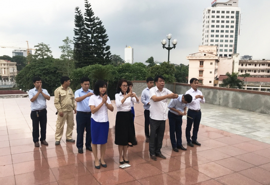 Công ty Cổ phần Đầu tư Xây dựng Thiên Lộc thăm hỏi các thương binh, dâng hương cho các liệt sỹ nhân ngày 27/7/2019