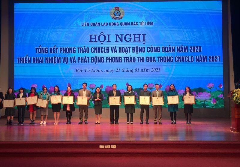 Công đoàn Công ty CP Đầu tư Xây dựng Thiên Lộc và Phó Tổng Giám đốc Vũ Thế Anh được BCH Liên đoàn Lao động TP. Hà Nội tặng Bằng khen