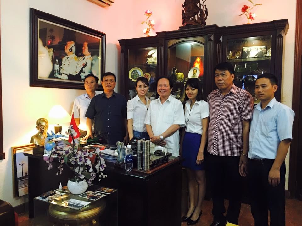 Ban Lãnh đạo Công ty Cổ phần Đầu tư Xây dựng Thiên Lộc đến thăm Viện sỹ, Thượng tướng, Anh hùng lực lượng vũ trang Nguyễn Huy Hiệu