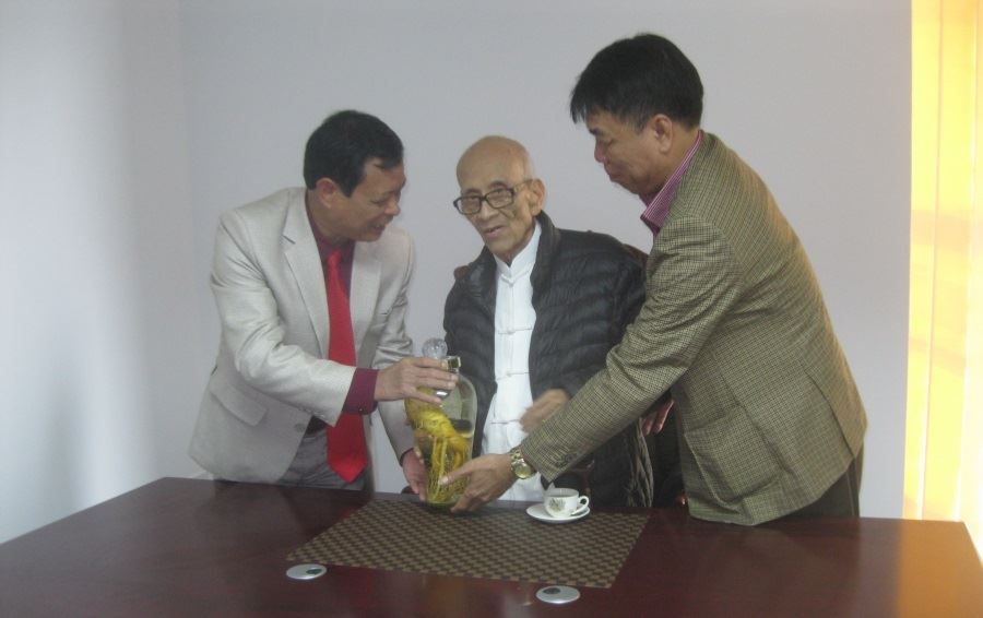 Giáo sư, Anh hùng lao động Vũ Khiêu đến thăm và động viên Ban lãnh đạo cùng các cán bộ Công ty Cổ phần Đầu tư Xây dựng Thiên Lộc